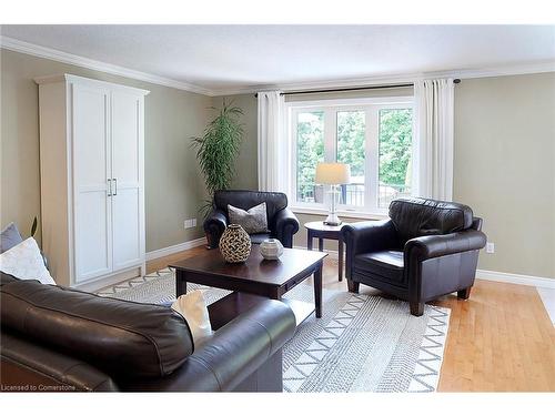 29 Hampton Court, St. George, ON - Indoor Photo Showing Living Room