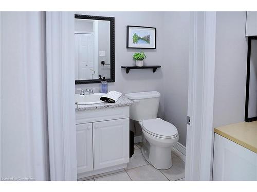 29 Hampton Court, St. George, ON - Indoor Photo Showing Bathroom