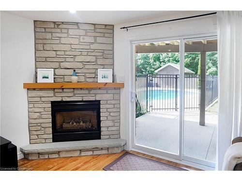 29 Hampton Court, St. George, ON - Indoor Photo Showing Living Room With Fireplace