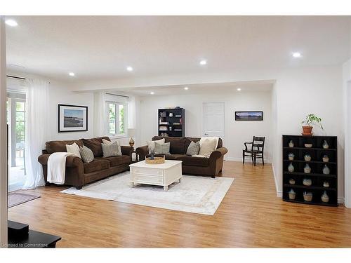 29 Hampton Court, St. George, ON - Indoor Photo Showing Living Room