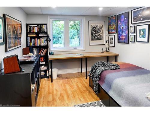 29 Hampton Court, St. George, ON - Indoor Photo Showing Bedroom