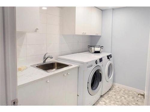 29 Hampton Court, St. George, ON - Indoor Photo Showing Laundry Room