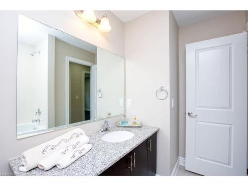 4099 Maitland Street, Beamsville, ON - Indoor Photo Showing Bathroom