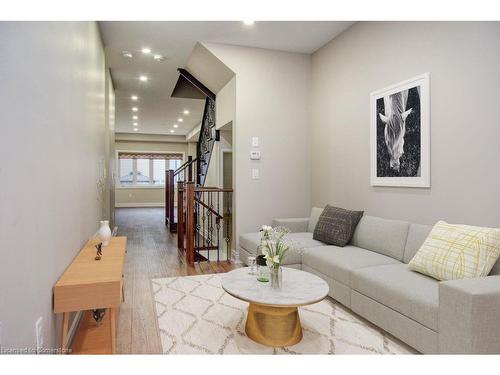 4099 Maitland Street, Beamsville, ON - Indoor Photo Showing Living Room