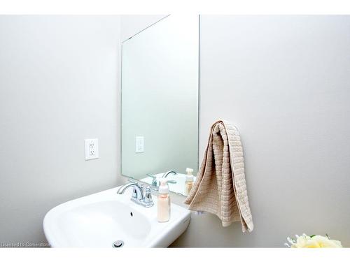 4099 Maitland Street, Beamsville, ON - Indoor Photo Showing Bathroom