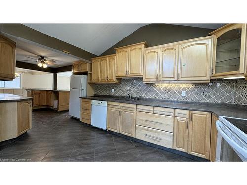 1-406 Erb Street W, Waterloo, ON - Indoor Photo Showing Kitchen