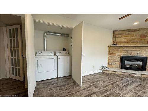 1-406 Erb Street W, Waterloo, ON - Indoor Photo Showing Laundry Room