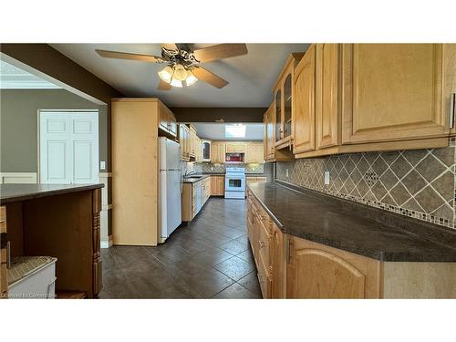 1-406 Erb Street W, Waterloo, ON - Indoor Photo Showing Kitchen