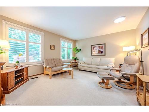 36 Culpepper Drive, Waterloo, ON - Indoor Photo Showing Living Room