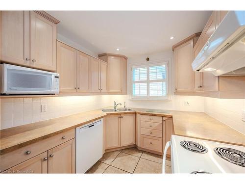 36 Culpepper Drive, Waterloo, ON - Indoor Photo Showing Kitchen With Double Sink