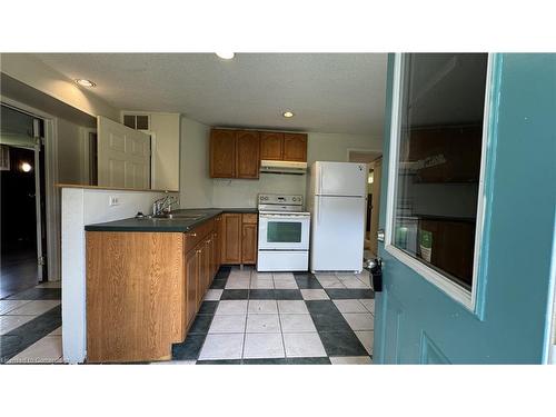 2-408 Erb Street W, Waterloo, ON - Indoor Photo Showing Kitchen