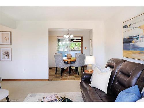 1480 Roseville Road, Cambridge, ON - Indoor Photo Showing Living Room