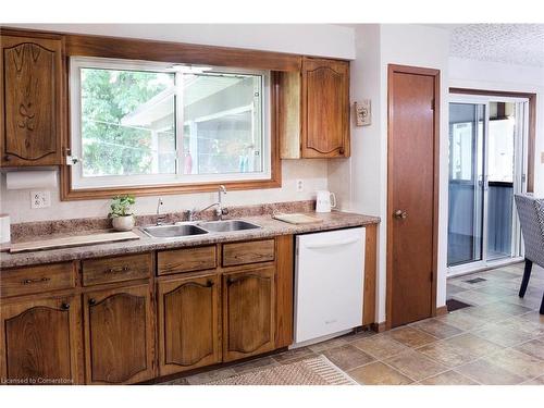 1480 Roseville Road, Cambridge, ON - Indoor Photo Showing Kitchen With Double Sink