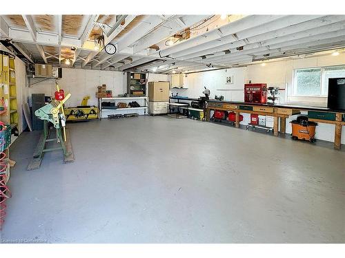 1480 Roseville Road, Cambridge, ON - Indoor Photo Showing Garage