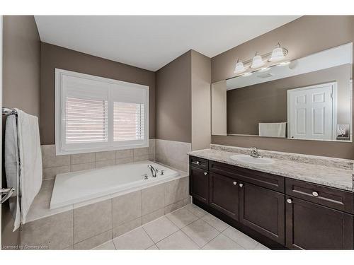 399 Grovehill Crescent, Kitchener, ON - Indoor Photo Showing Bathroom