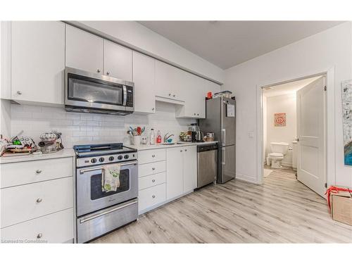 416-110 Fergus Avenue, Kitchener, ON - Indoor Photo Showing Kitchen