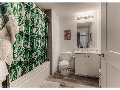 416-110 Fergus Avenue, Kitchener, ON - Indoor Photo Showing Bathroom