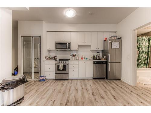 416-110 Fergus Avenue, Kitchener, ON - Indoor Photo Showing Kitchen