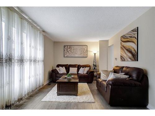 18 Windale Crescent, Kitchener, ON - Indoor Photo Showing Living Room