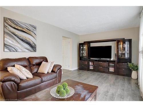 18 Windale Crescent, Kitchener, ON - Indoor Photo Showing Living Room