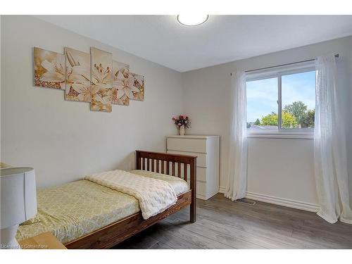 18 Windale Crescent, Kitchener, ON - Indoor Photo Showing Bedroom