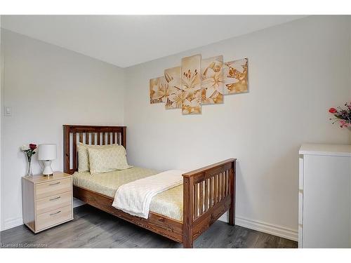 18 Windale Crescent, Kitchener, ON - Indoor Photo Showing Bedroom