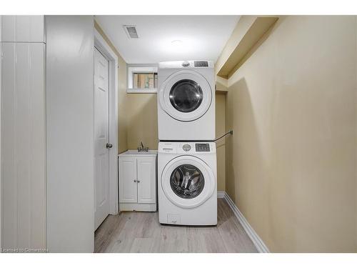 18 Windale Crescent, Kitchener, ON - Indoor Photo Showing Laundry Room