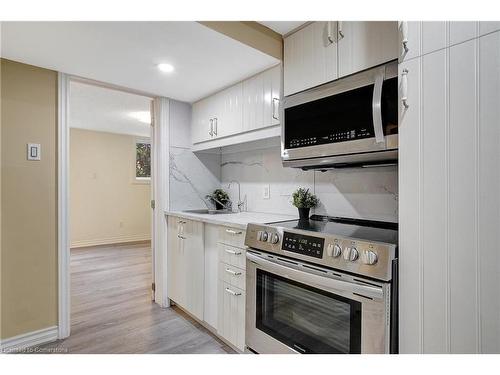 18 Windale Crescent, Kitchener, ON - Indoor Photo Showing Kitchen