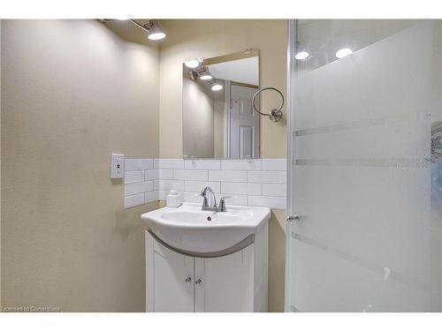 18 Windale Crescent, Kitchener, ON - Indoor Photo Showing Bathroom