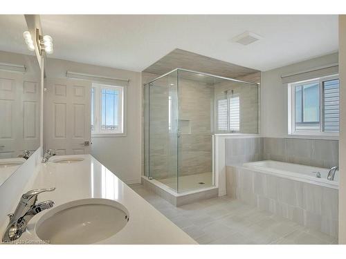 95 Georgina Street, Kitchener, ON - Indoor Photo Showing Bathroom