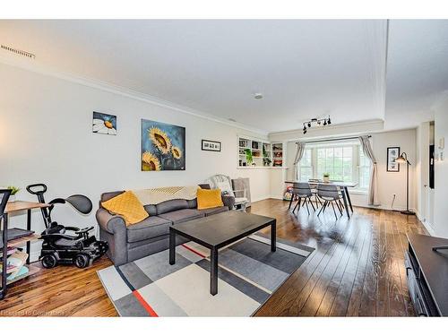 209-360 Waterloo Avenue, Guelph, ON - Indoor Photo Showing Living Room