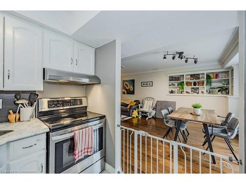 209-360 Waterloo Avenue, Guelph, ON - Indoor Photo Showing Kitchen