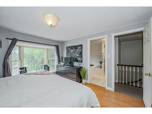 209-360 Waterloo Avenue, Guelph, ON - Indoor Photo Showing Bedroom