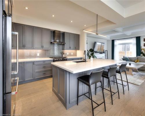 2 Stonehill Avenue E, Kitchener, ON - Indoor Photo Showing Kitchen With Upgraded Kitchen