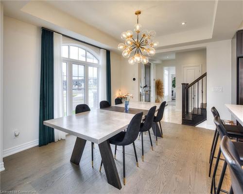 2 Stonehill Avenue E, Kitchener, ON - Indoor Photo Showing Dining Room