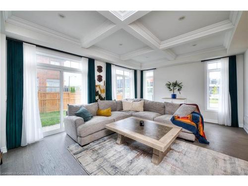 2 Stonehill Avenue E, Kitchener, ON - Indoor Photo Showing Living Room