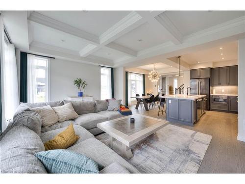 2 Stonehill Avenue E, Kitchener, ON - Indoor Photo Showing Living Room