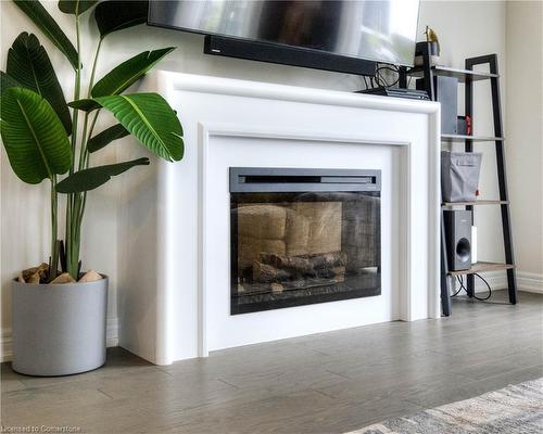 2 Stonehill Avenue E, Kitchener, ON - Indoor Photo Showing Living Room With Fireplace