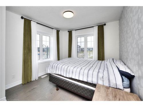 2 Stonehill Avenue E, Kitchener, ON - Indoor Photo Showing Bedroom