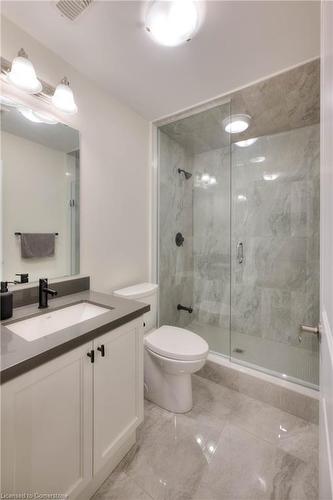 2 Stonehill Avenue E, Kitchener, ON - Indoor Photo Showing Bathroom