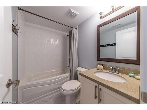 11-122 Courtland Avenue E, Kitchener, ON - Indoor Photo Showing Bathroom