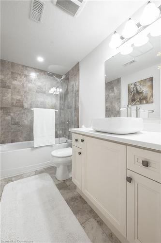 2C-255 Maitland Street, Kitchener, ON - Indoor Photo Showing Bathroom