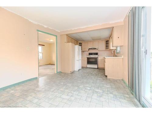 20 Elmwood Avenue, Cambridge, ON - Indoor Photo Showing Kitchen