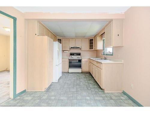 20 Elmwood Avenue, Cambridge, ON - Indoor Photo Showing Kitchen