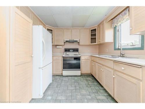 20 Elmwood Avenue, Cambridge, ON - Indoor Photo Showing Kitchen