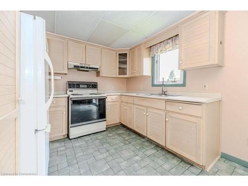 20 Elmwood Avenue, Cambridge, ON - Indoor Photo Showing Kitchen