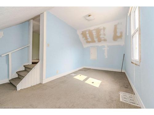 20 Elmwood Avenue, Cambridge, ON - Indoor Photo Showing Other Room