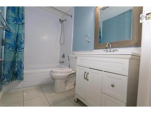 1-411 Keats Way, Waterloo, ON - Indoor Photo Showing Bathroom