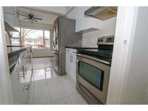 1-411 Keats Way, Waterloo, ON - Indoor Photo Showing Kitchen