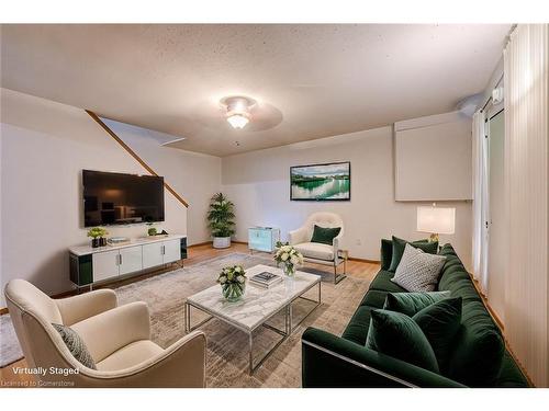 3-400 Springbank Avenue N, Woodstock, ON - Indoor Photo Showing Living Room